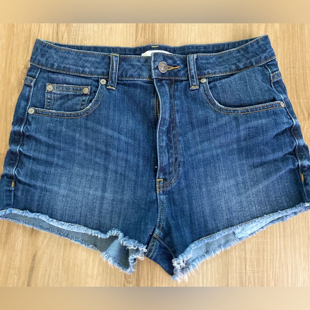 ☀️☀️❤️ Aritzia Talula High Waisted Dark Wash Blue Denim Frayed Summer Shorts
